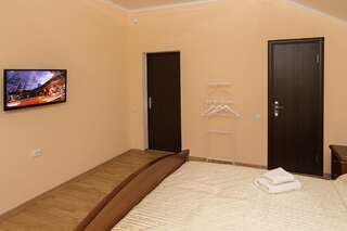 Гостиница Славянка Краснодар  Стандартный двухместный номер  с 1 кроватью или 2 отдельными кроватями-2